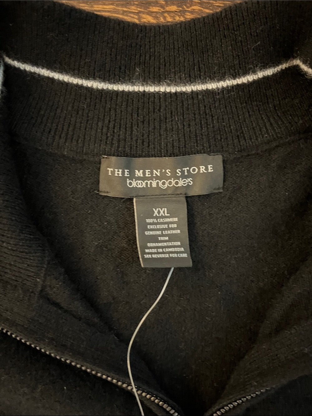 ANY OFFER Cashmere Bloomingdale's Light Blue and Black Men's Zip-Up Sweaters - Picture 6 of 9